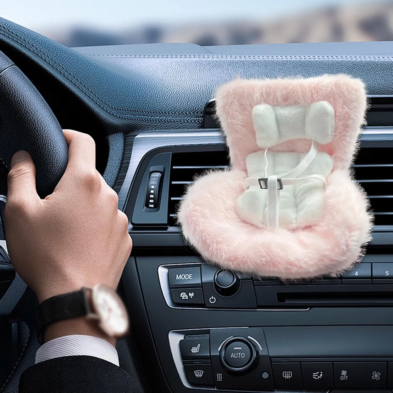 Car Plush Dolls Seat, Doll Car Seat for 17cm Dolls with Air Vent Clip and Desktop Stand, Cute and Functional Car Ornament for Blind Box Doll Fans, Collectors (Pink)