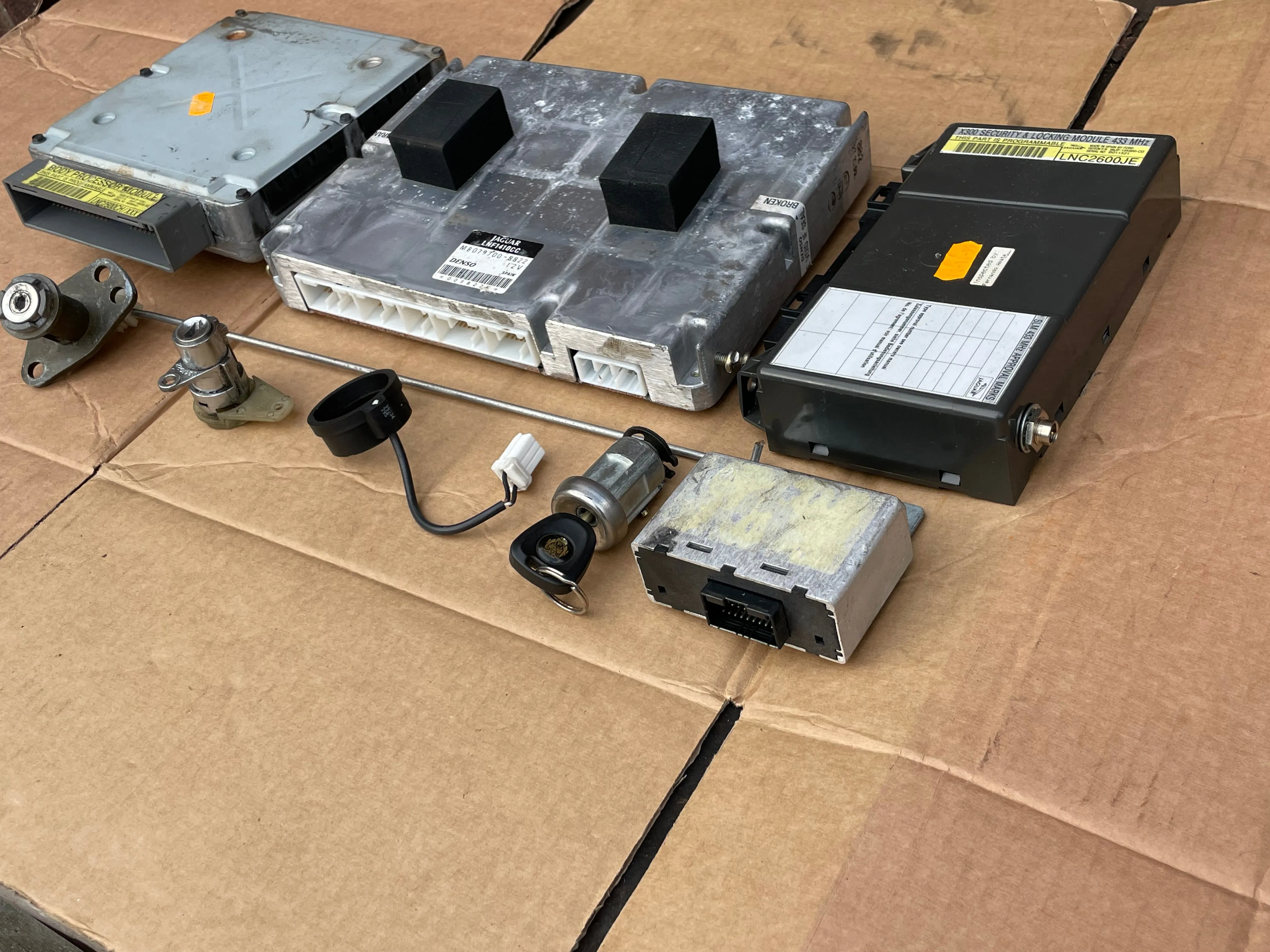 Jaguar X308 XJ8 3.2 Security system set up Engine ECU module key lock set, Transponder, Reader exciter, BCM