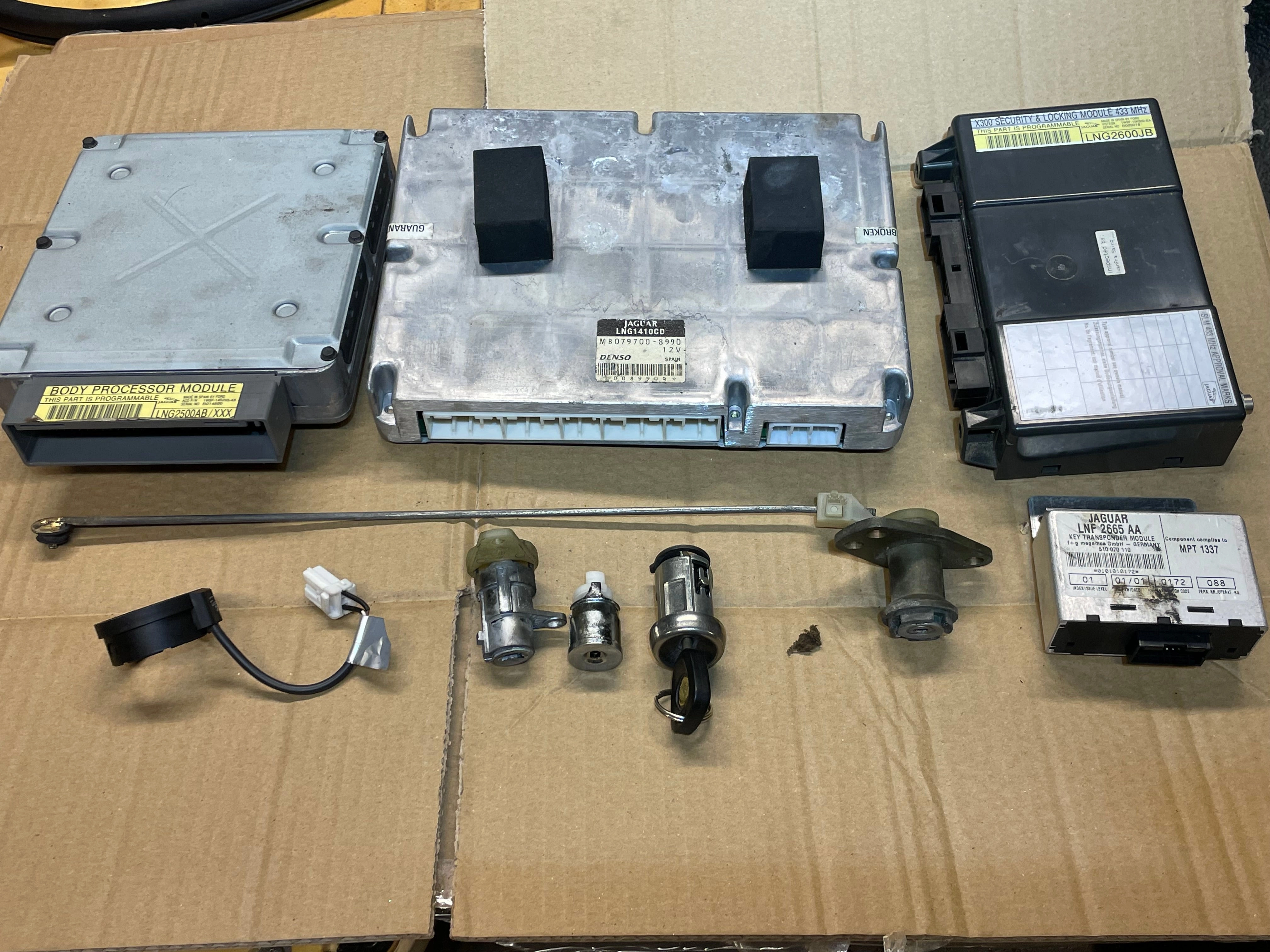 Jaguar 2001 X308 XJ8 3.2 Security system set up Engine ECU module key lock, Transponder, Reader exciter, BCM