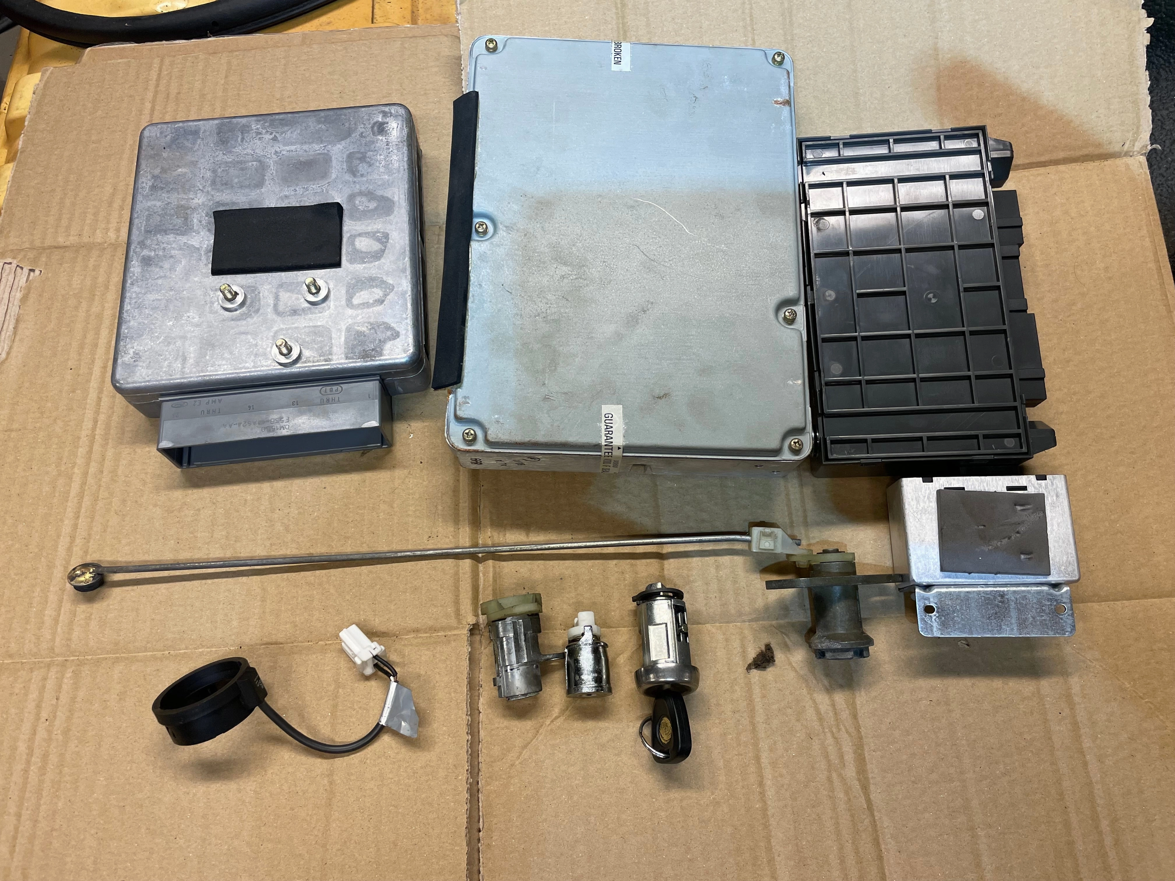 Jaguar 2001 X308 XJ8 3.2 Security system set up Engine ECU module key lock, Transponder, Reader exciter, BCM