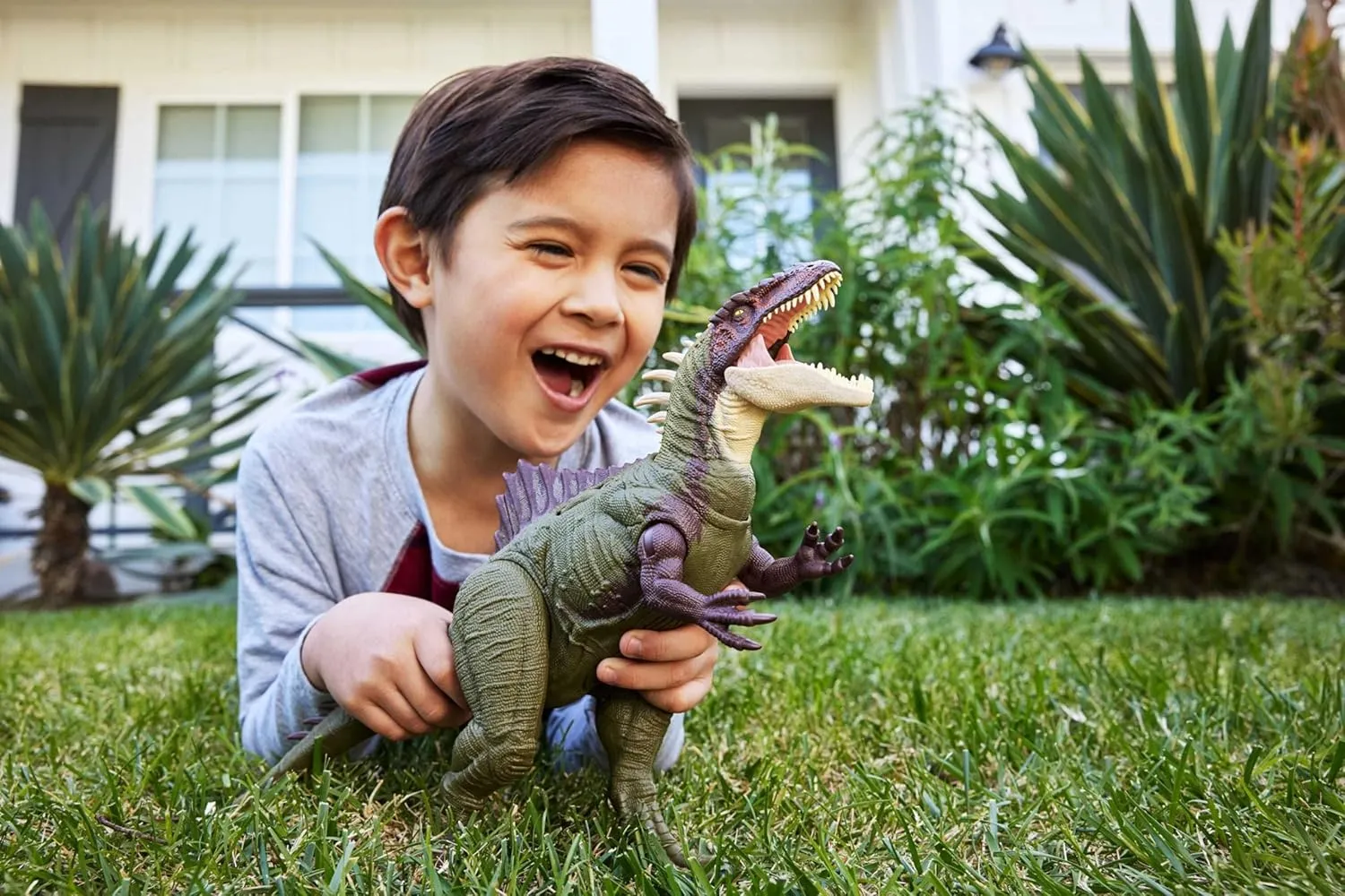 Mattel Jurassic World Chaos Theory Battle Roarin’ Becklespinax Dinosaur Action Figure Toy, Rampage Head Strike, Chomp, Roars & Snarls, Extending Spikes