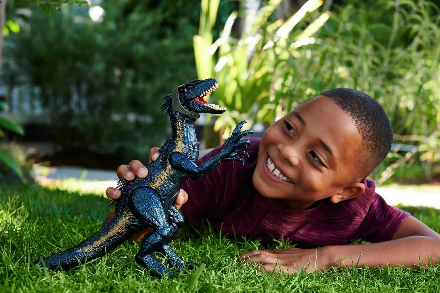 Mattel Jurassic World Track 'n Attack Dinosaur Action Figure, Indoraptor Toy with Lights, Sound, Motion & Accessories, Plus Downloadable App & AR