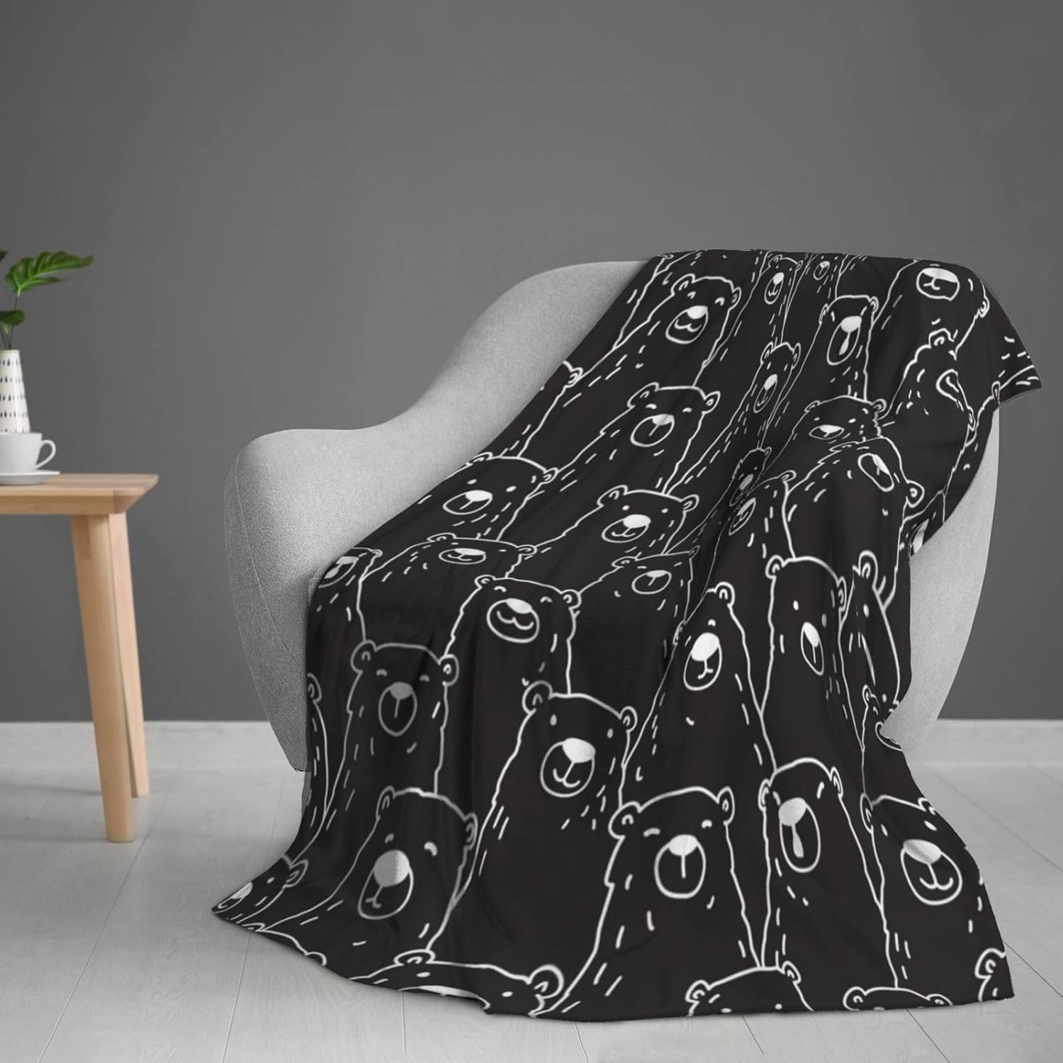 Perinsto Cute Bears Black Background Throw Blanket Ultra Soft Warm All Season Decorative Fleece Blankets for Bed Chair Car Sofa Couch Bedroom 50"X40"
