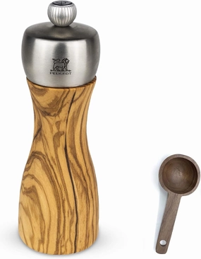 Peugeot Classic Fidji Pepper Mill Gift Set, Olive Wood, 15 cm - With Wooden Spice Scoop