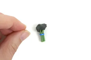 Vintage 1:12 Miniature Dollhouse Broccoli Bunch