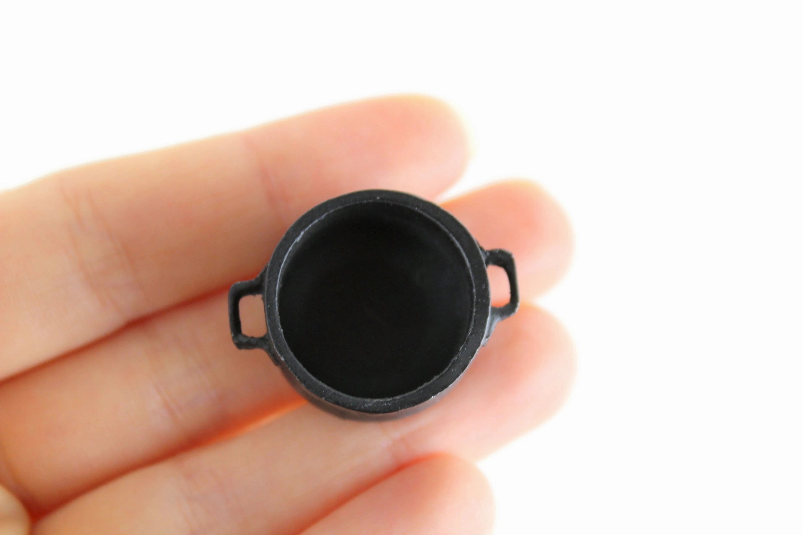 Vintage 1:12 Miniature Dollhouse Black Stockpot