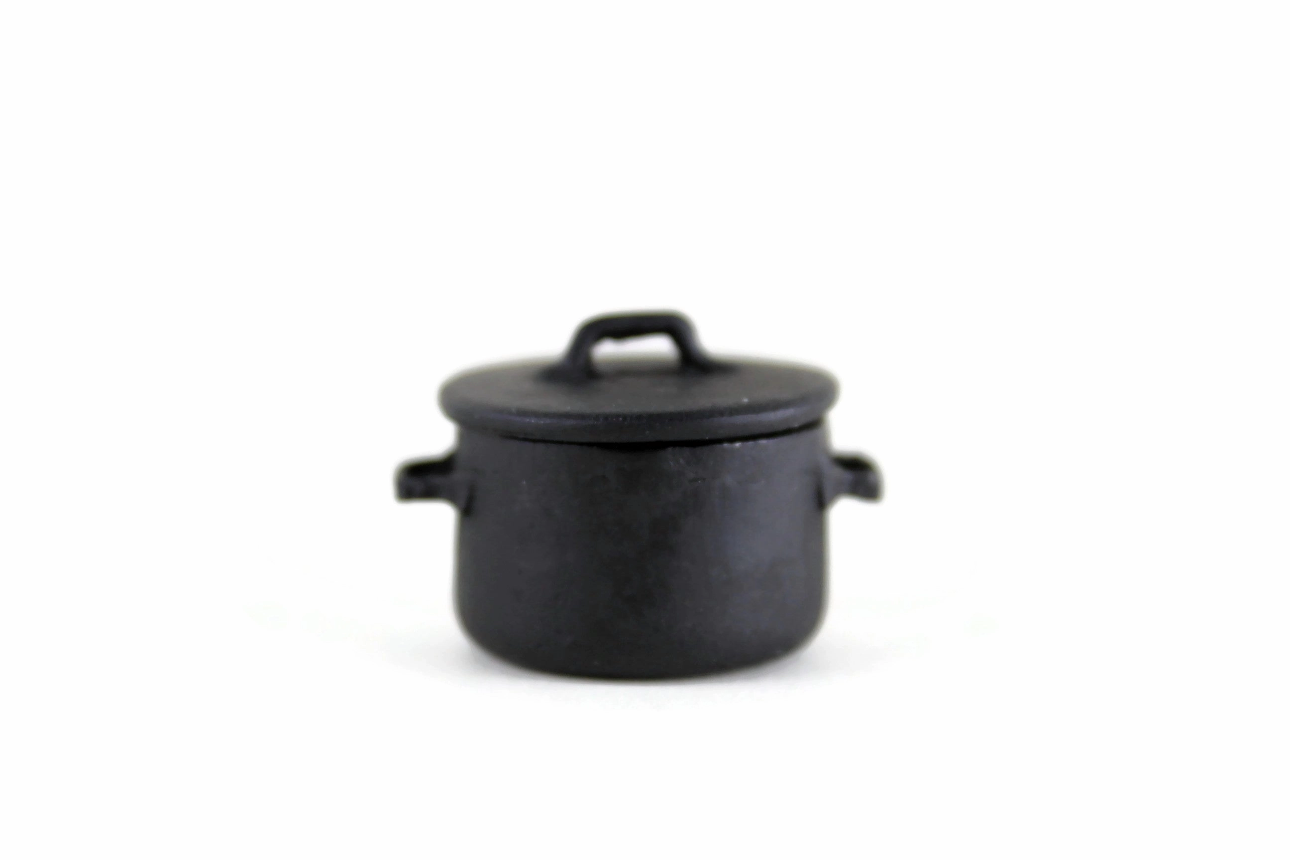 Vintage 1:12 Miniature Dollhouse Black Stockpot