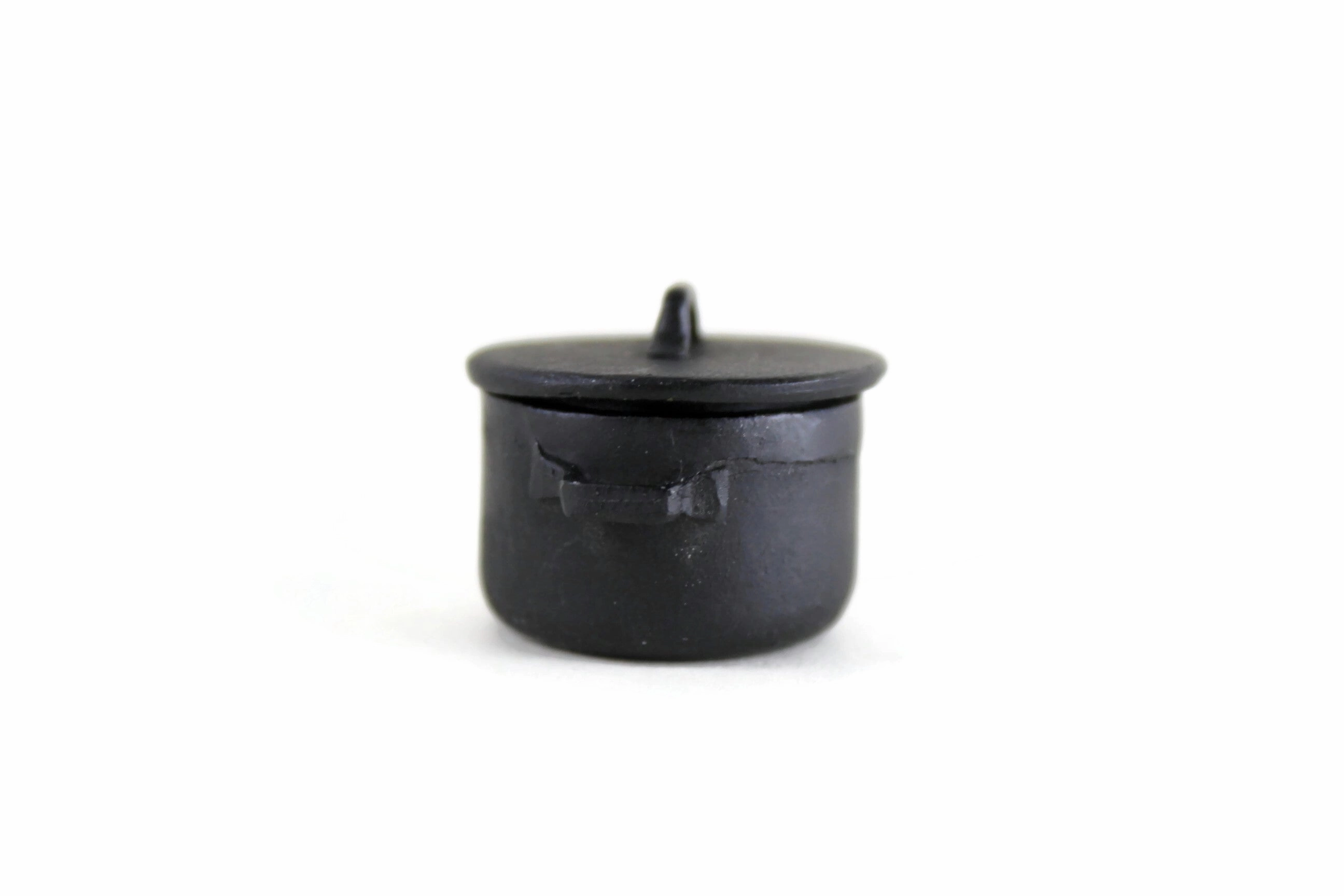 Vintage 1:12 Miniature Dollhouse Black Stockpot