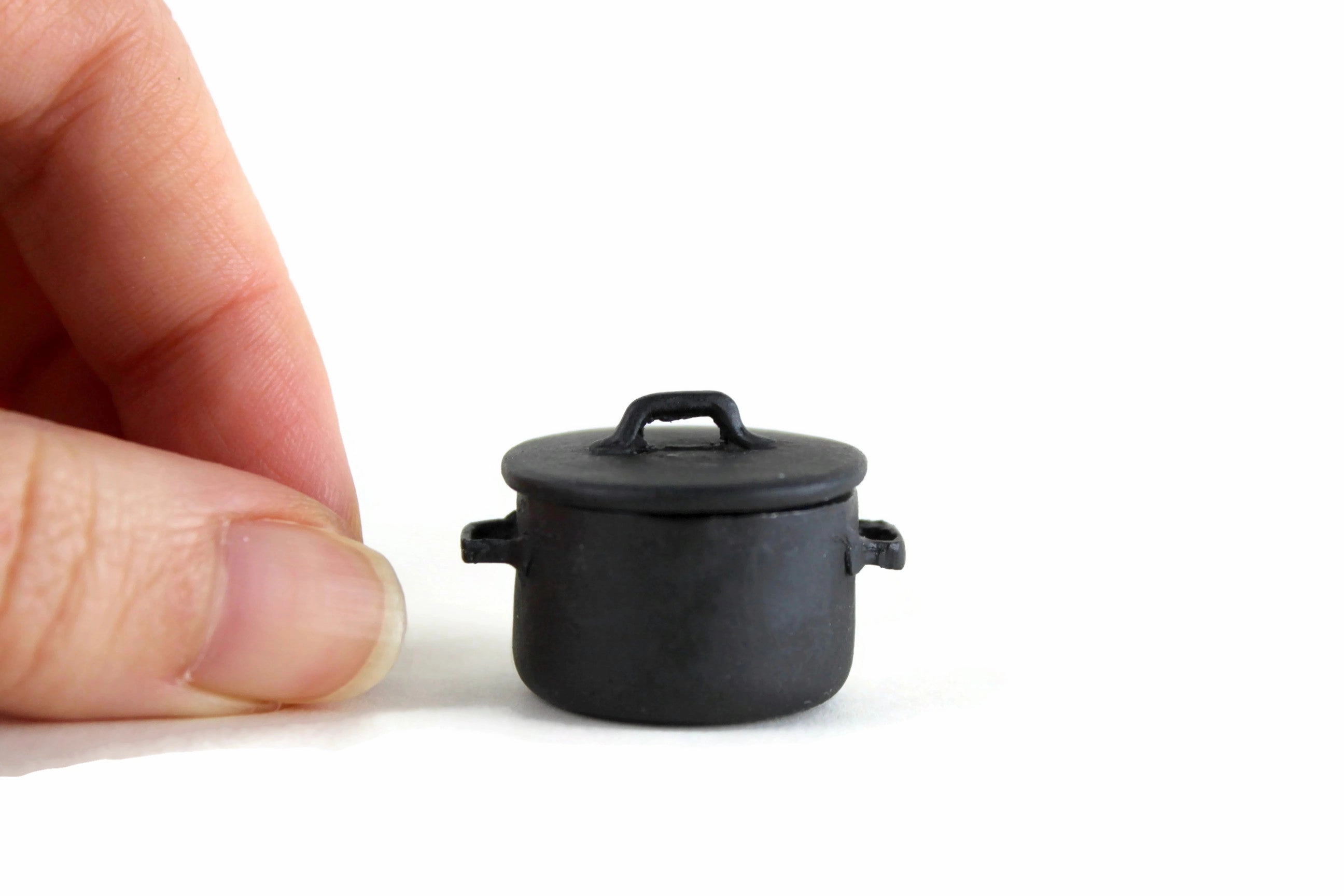 Vintage 1:12 Miniature Dollhouse Black Stockpot