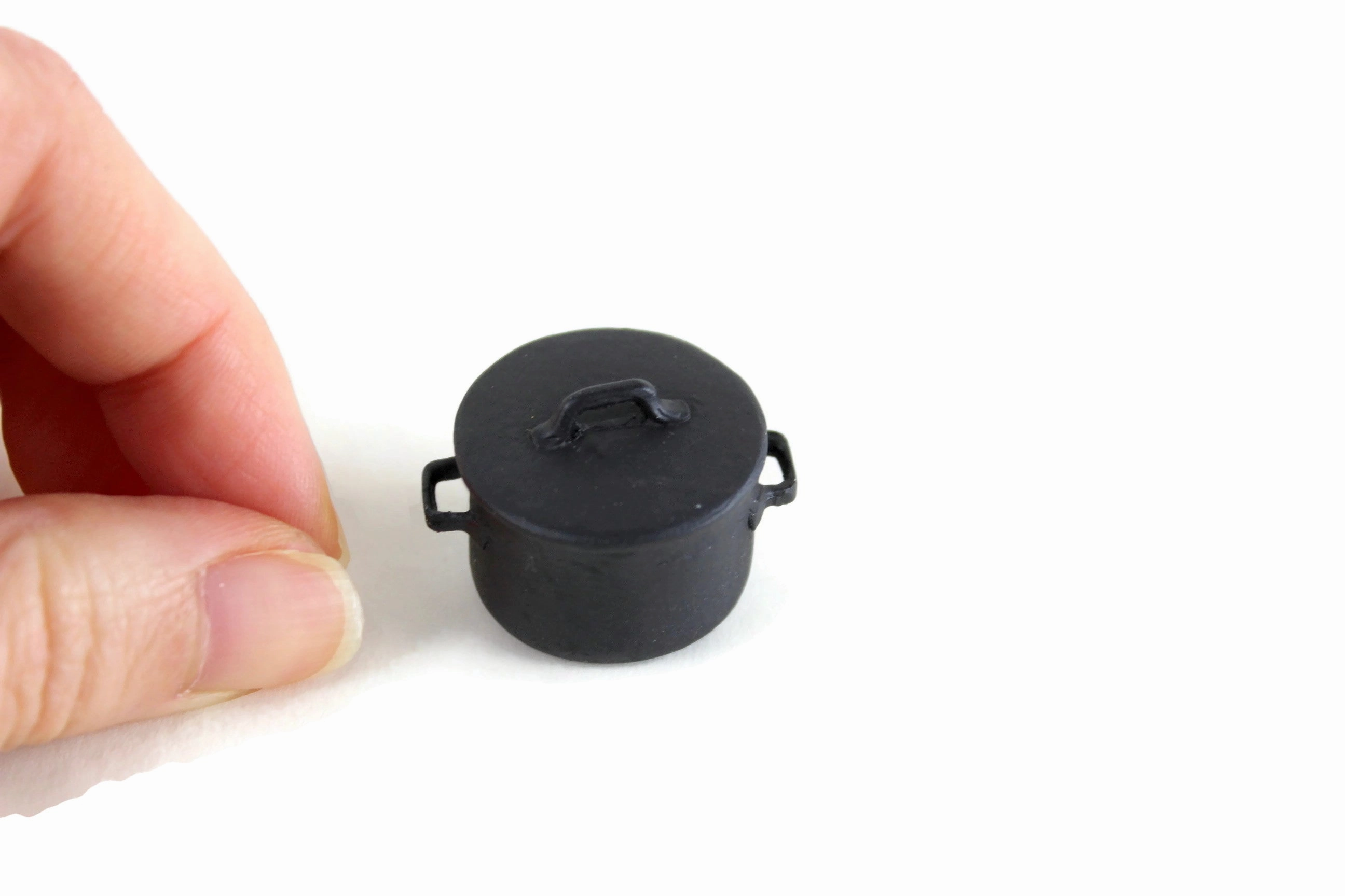 Vintage 1:12 Miniature Dollhouse Black Stockpot