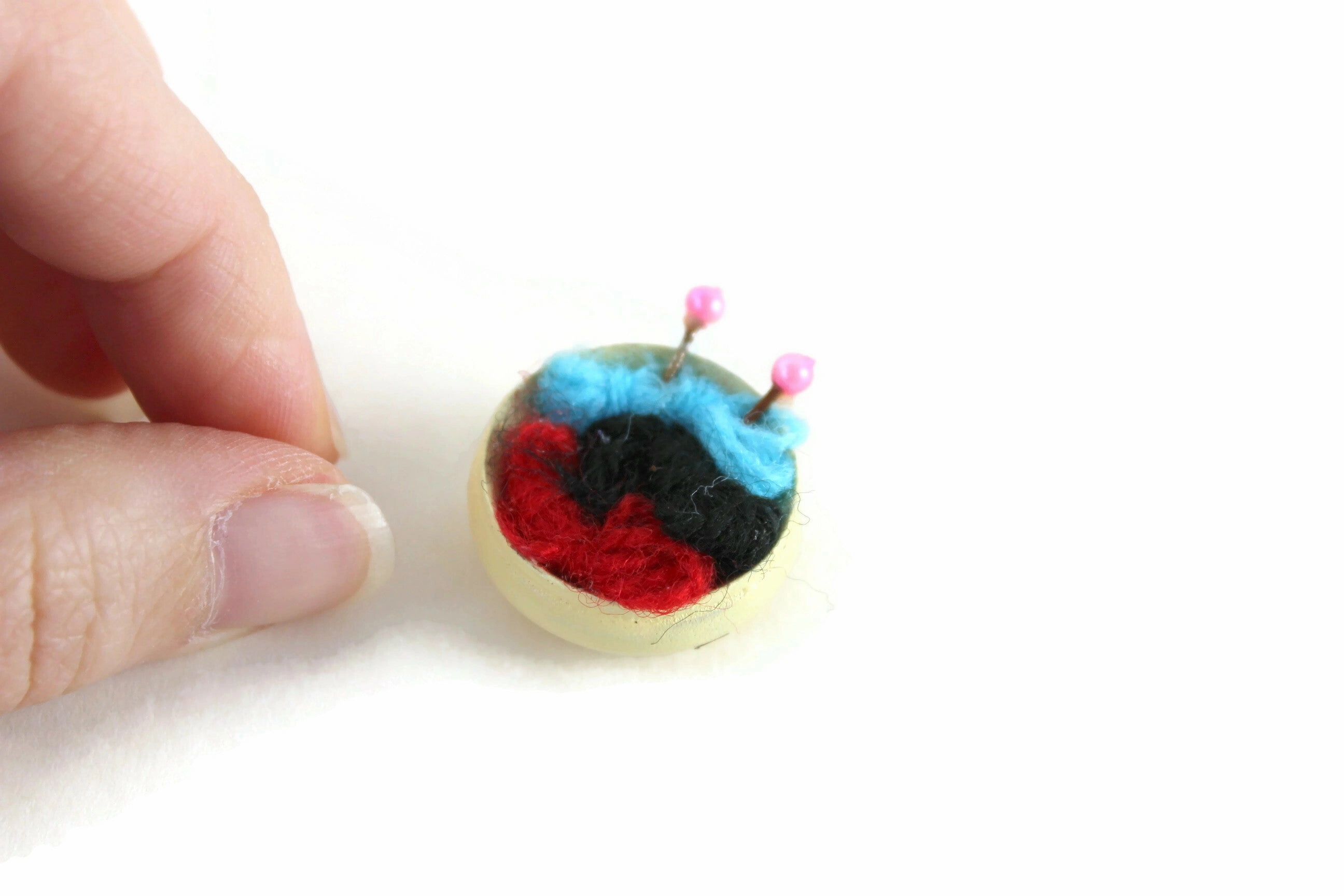 Vintage 1:12 Miniature Dollhouse Bowl with Yarn & Knitting Needles