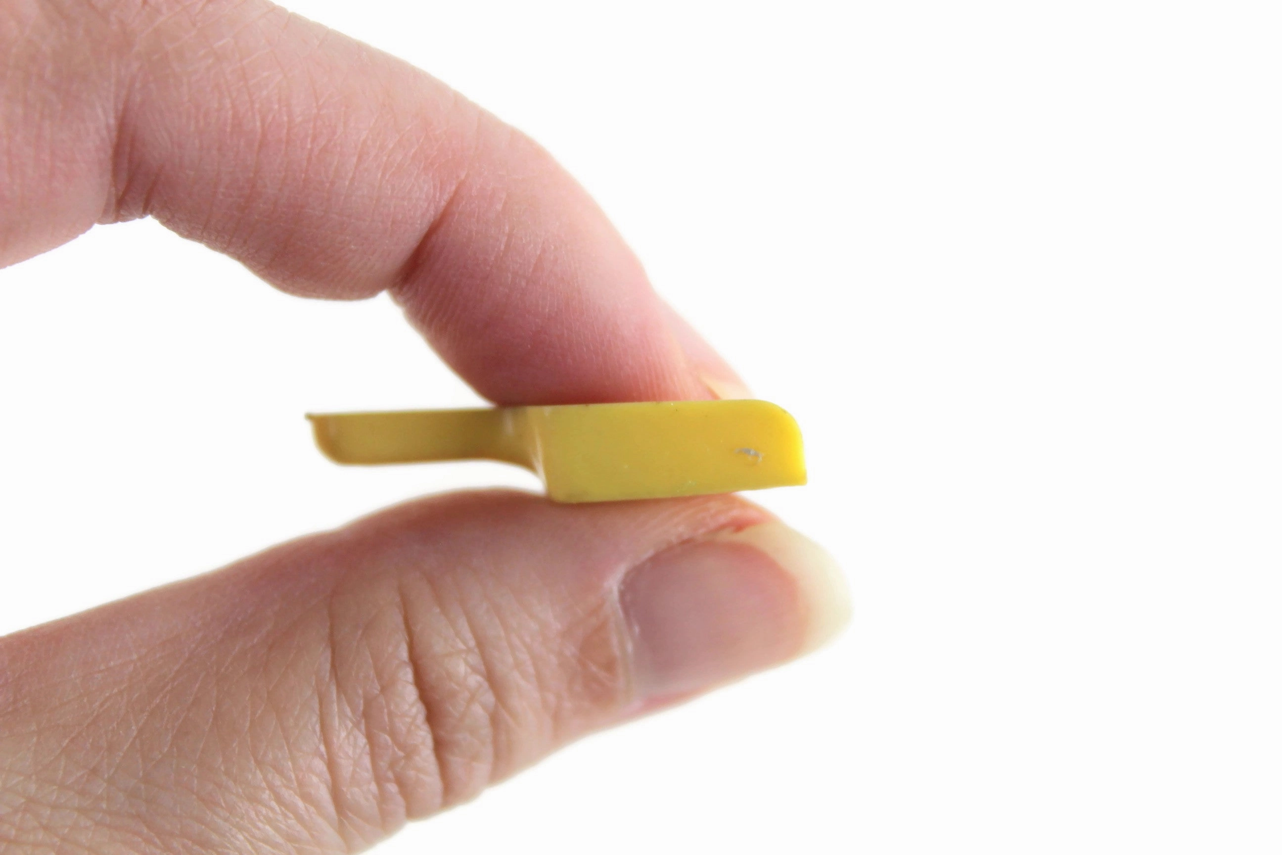 Vintage 1:16 Miniature Dollhouse Yellow Plastic Renwal Dustpan