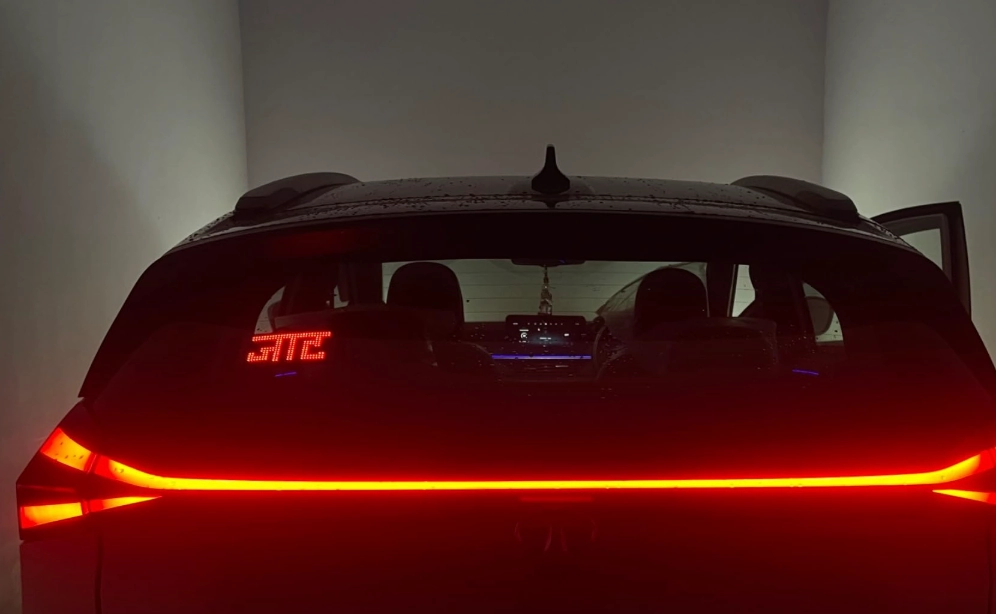 𝐺𝑙𝑜𝑤𝑀𝑜𝑡𝑖𝑜𝑛 | Customizable Car Display